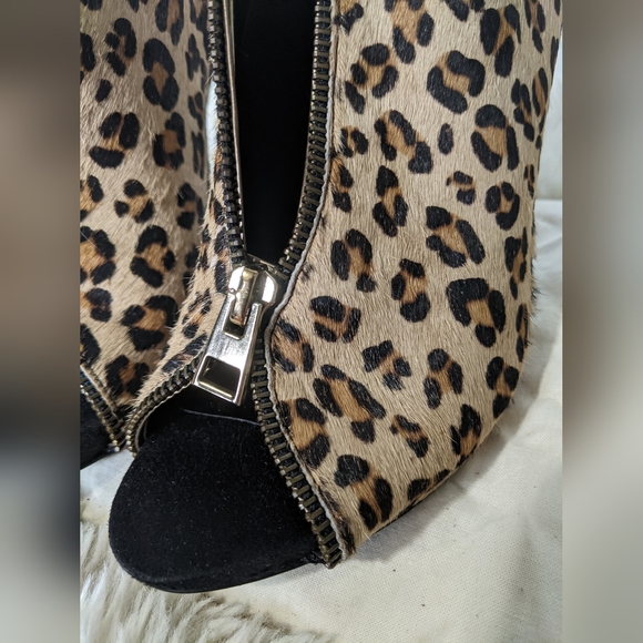NWOT Carlo's Real Fur Leopard Zipper 4" Heels, peep toe bootie, black, tan, 7.5 - Picture 3 of 11